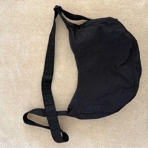 BAGGU Black Crescent Medium Shoulder Bag with Logo Strap